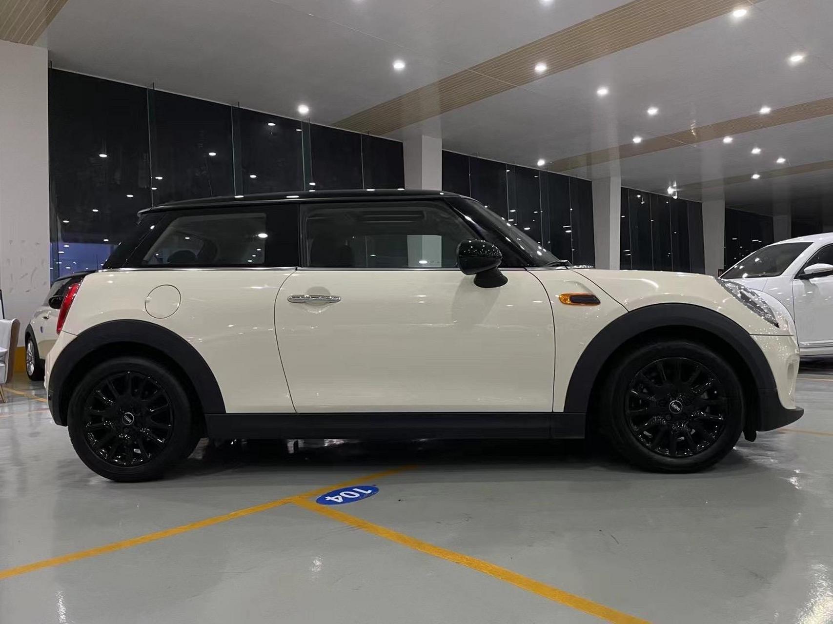 mini cooper f56经典派 胡椒白  17年上户 个人一手车 3.