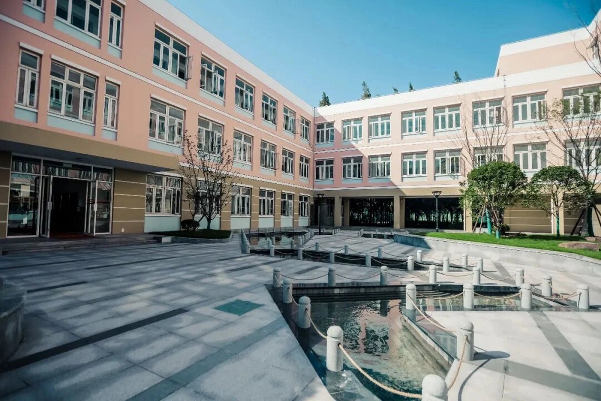 上海民办位育中学高中部|市区里的国际高中 上海民办位育中学成立于