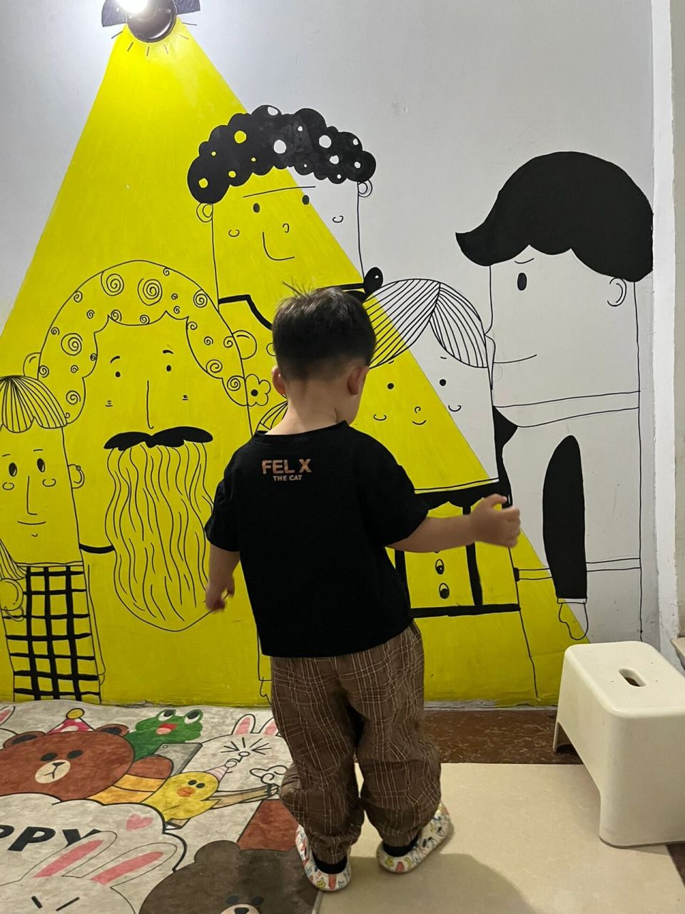 墙绘简笔画 黄色真的好显白啊! 	 都是网上找的图!