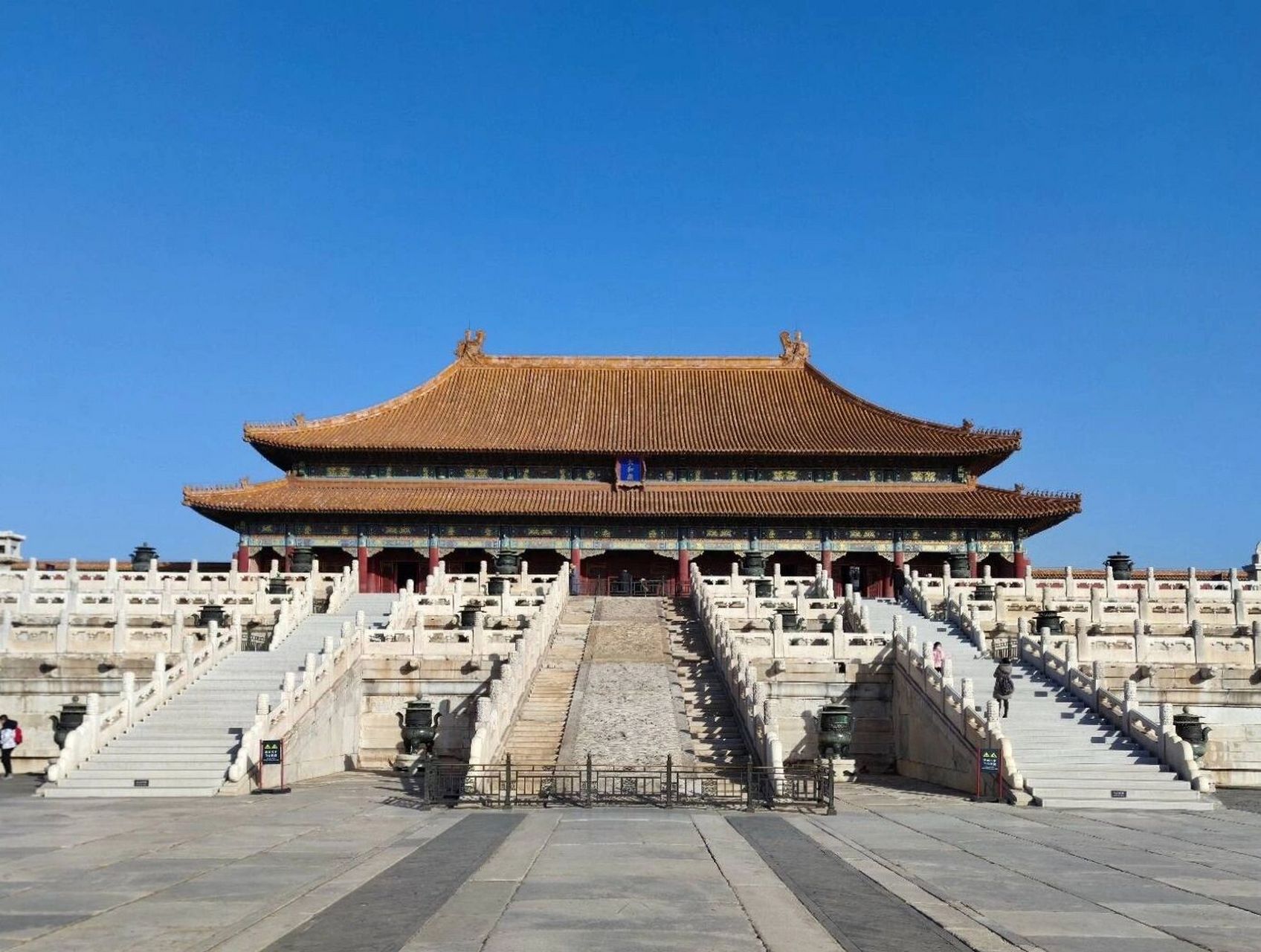 故宫太和殿面阔十一间,进深五间,长64米,宽37米,建筑面积2377.