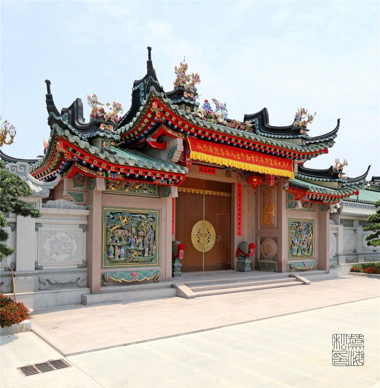 潮阳永兴里一一潮汕新建的"驷马拖车"大厝 永兴里,座落在潮阳铜孟下岐