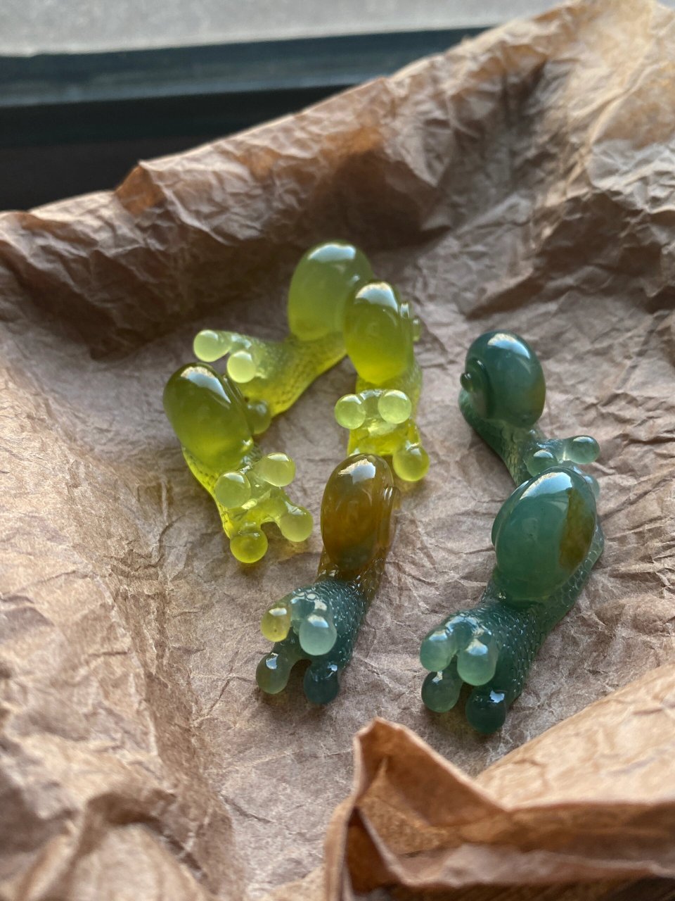 蜗牛玉雕的寓意 蜗牛虽然在我们的印象中是个爬行很缓慢的动物,但它