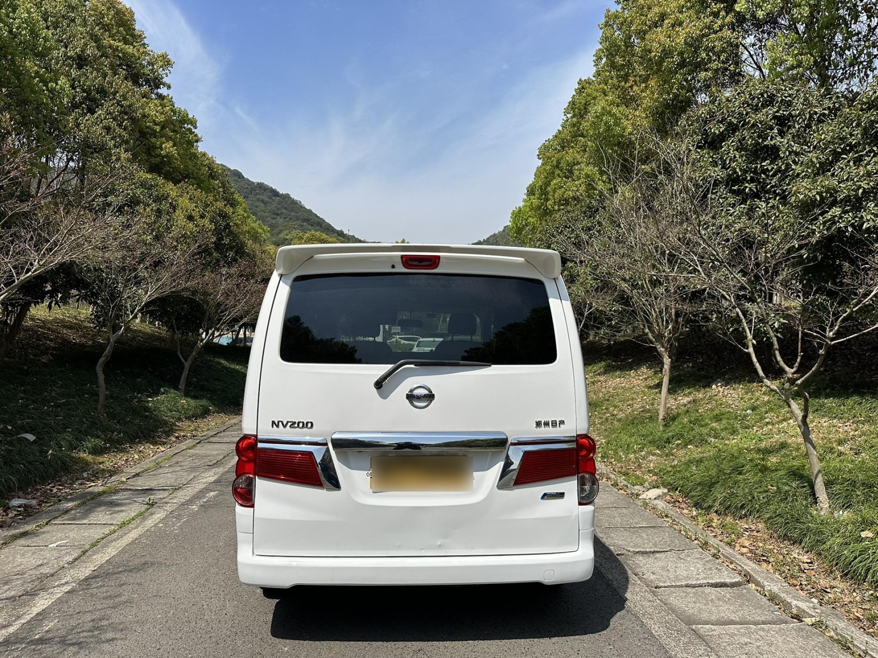 18年12月尼桑nv200自动挡面包车一手车,6.5万公里