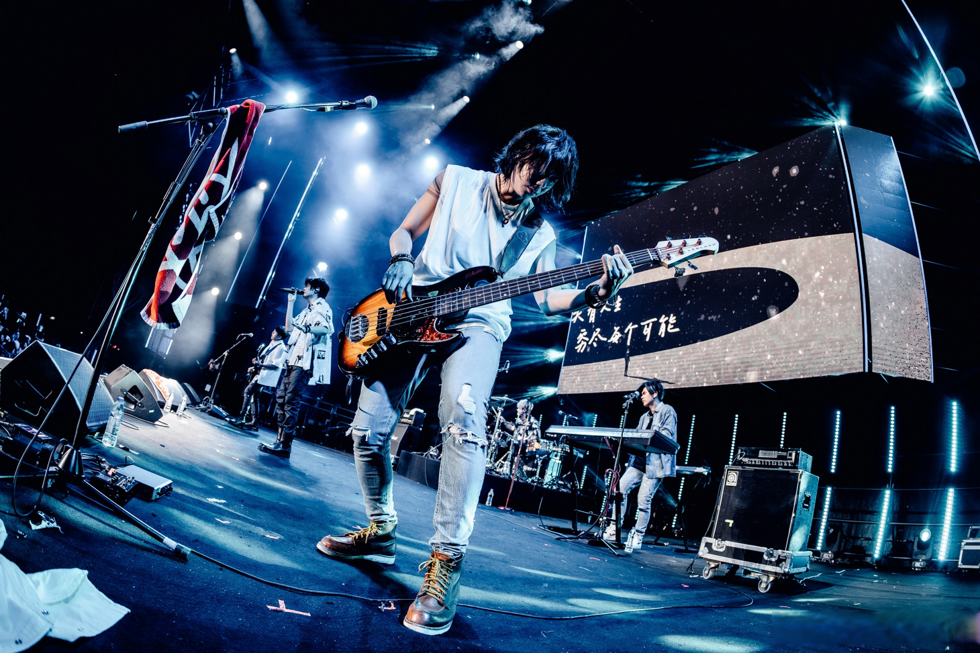 八三夭##音乐生活季#  謝謝熱力四射的xihu rock音樂節 台下燃起的