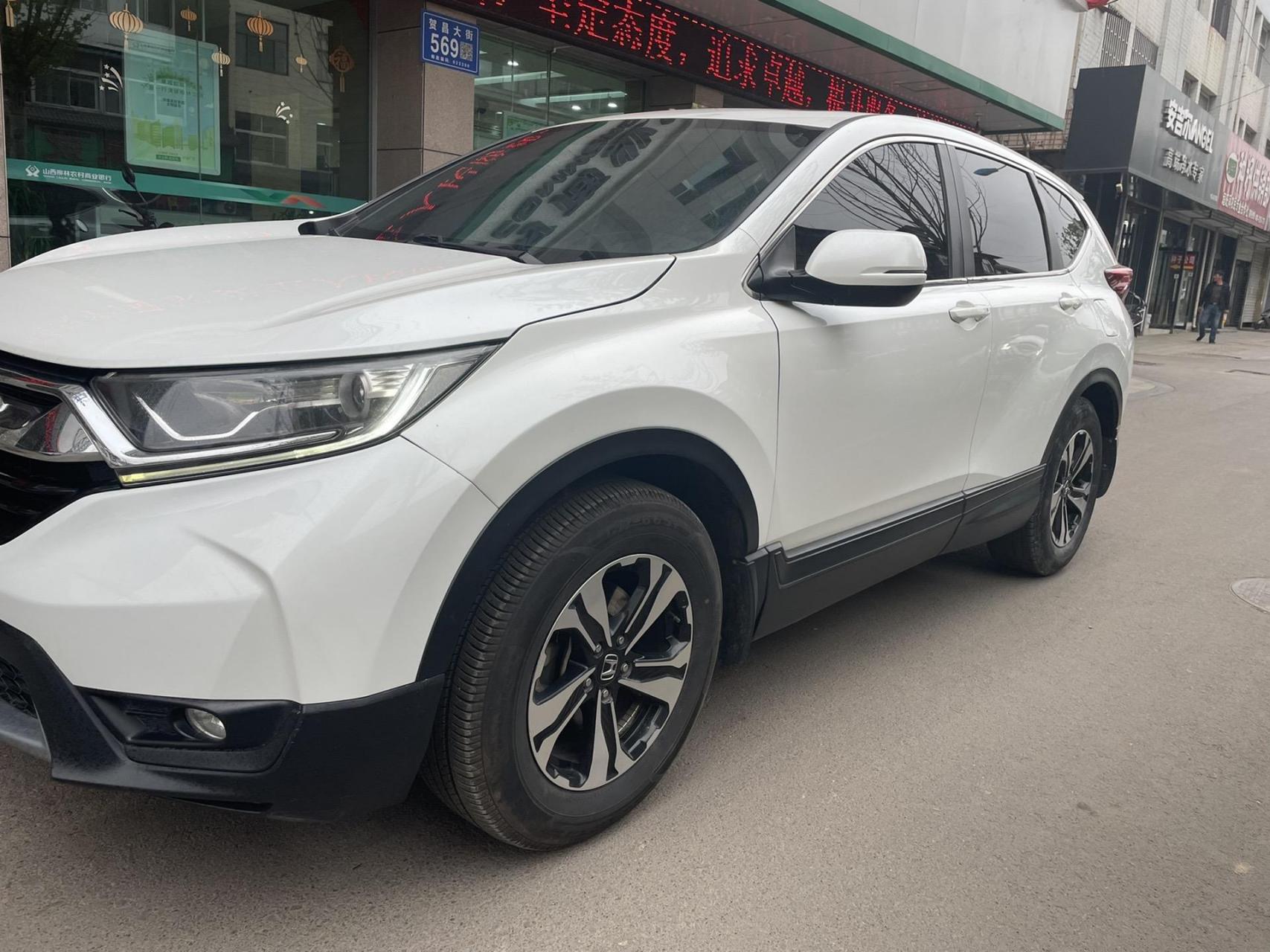 17年11月份新款舒适版本田crv,全车原版3件喷漆,费用全年,8万多公里