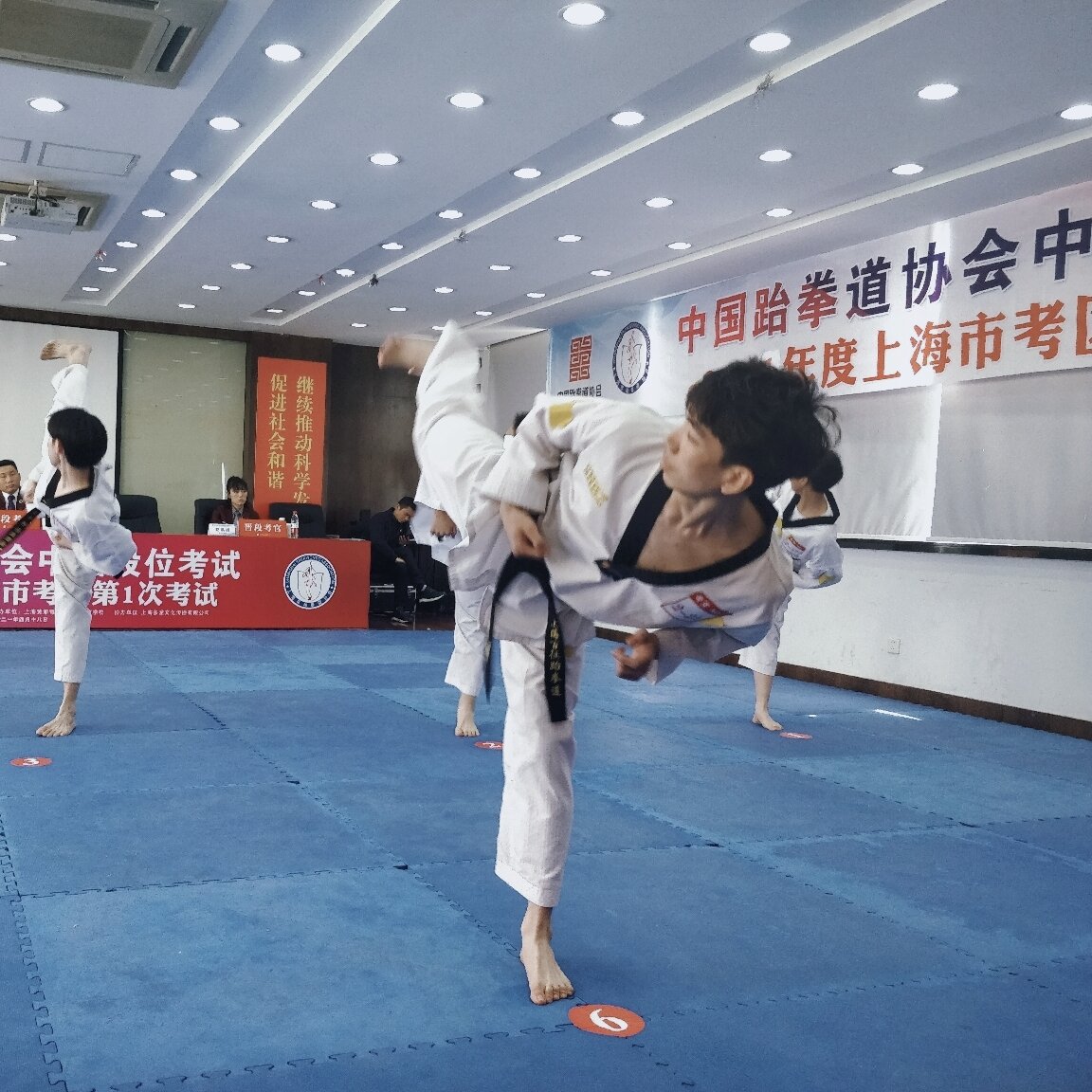 跆拳道黑带三段考级现场
