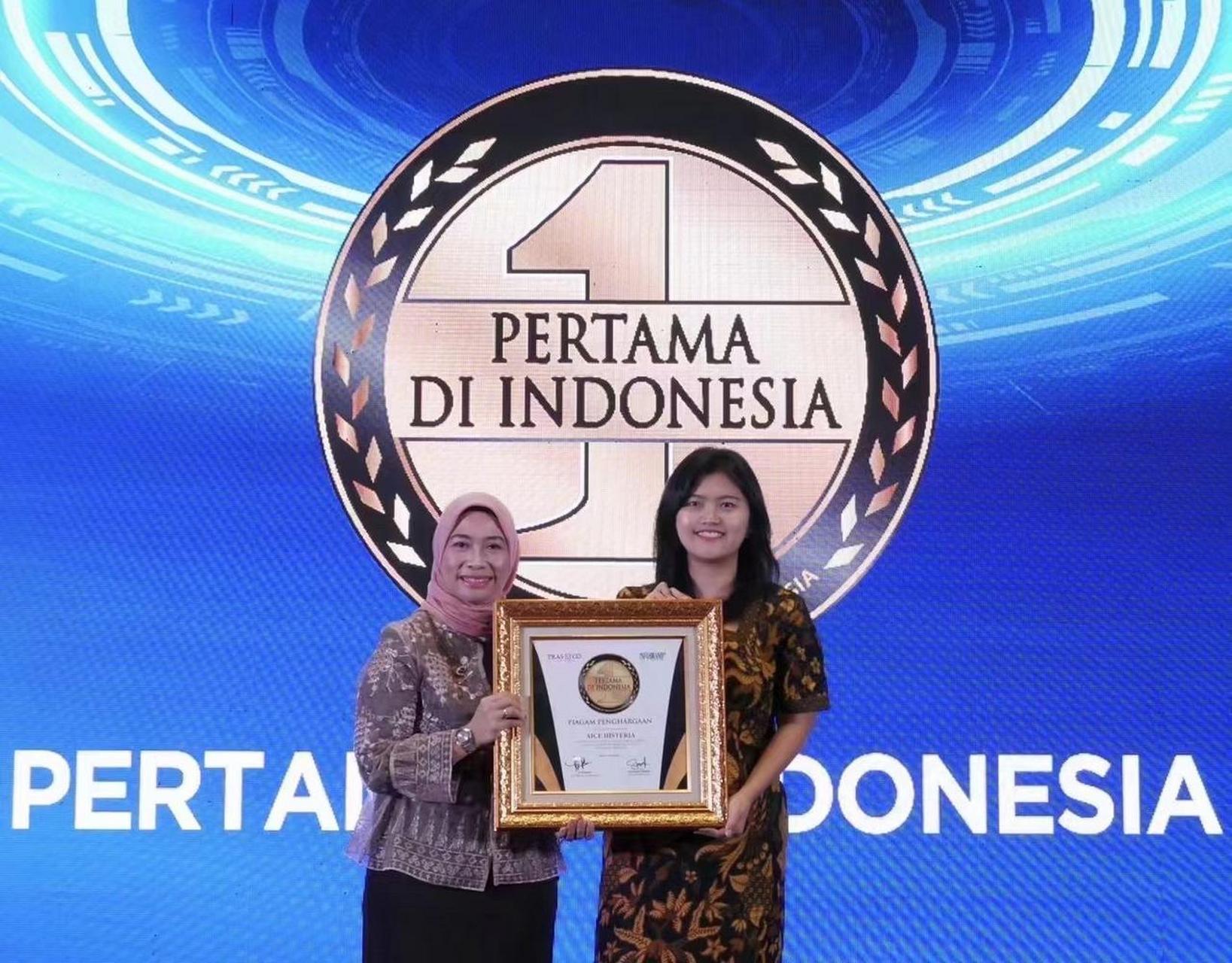 艾雪层层脆冰淇淋,获"印尼首创迷你蛋糕冰淇淋"产品创新大奖!02