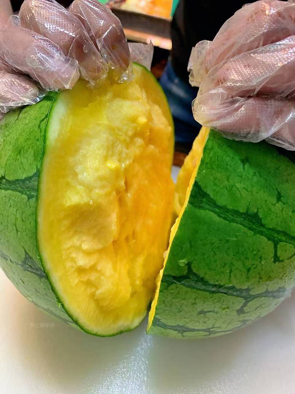 南昌水果 特小凤黄肉西瓜 皮薄肉多,果肉金黄,香甜又多汁,甘甜美味