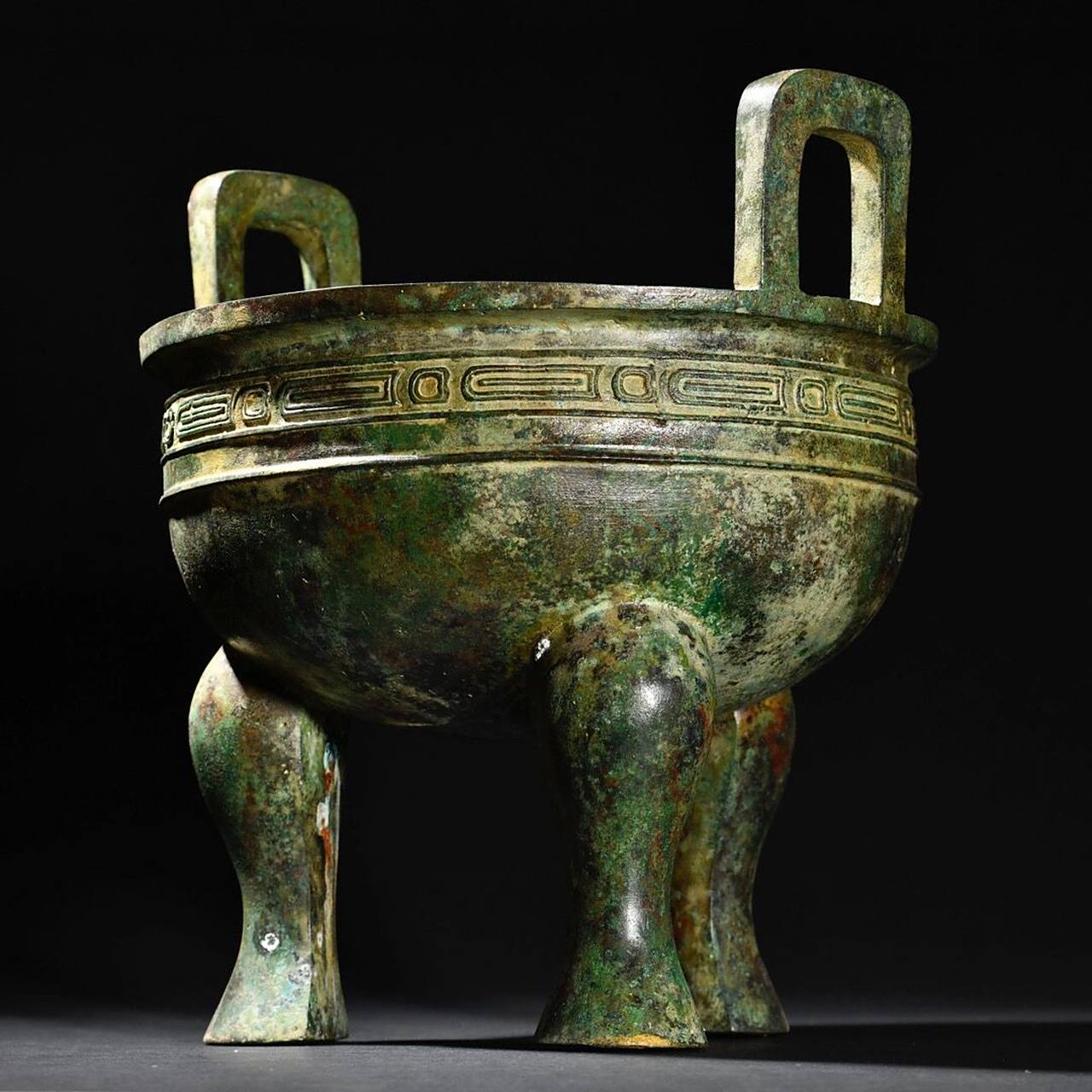 汉代 青铜器三足鼎 尺寸:高32宽27.2cm重13.2斤