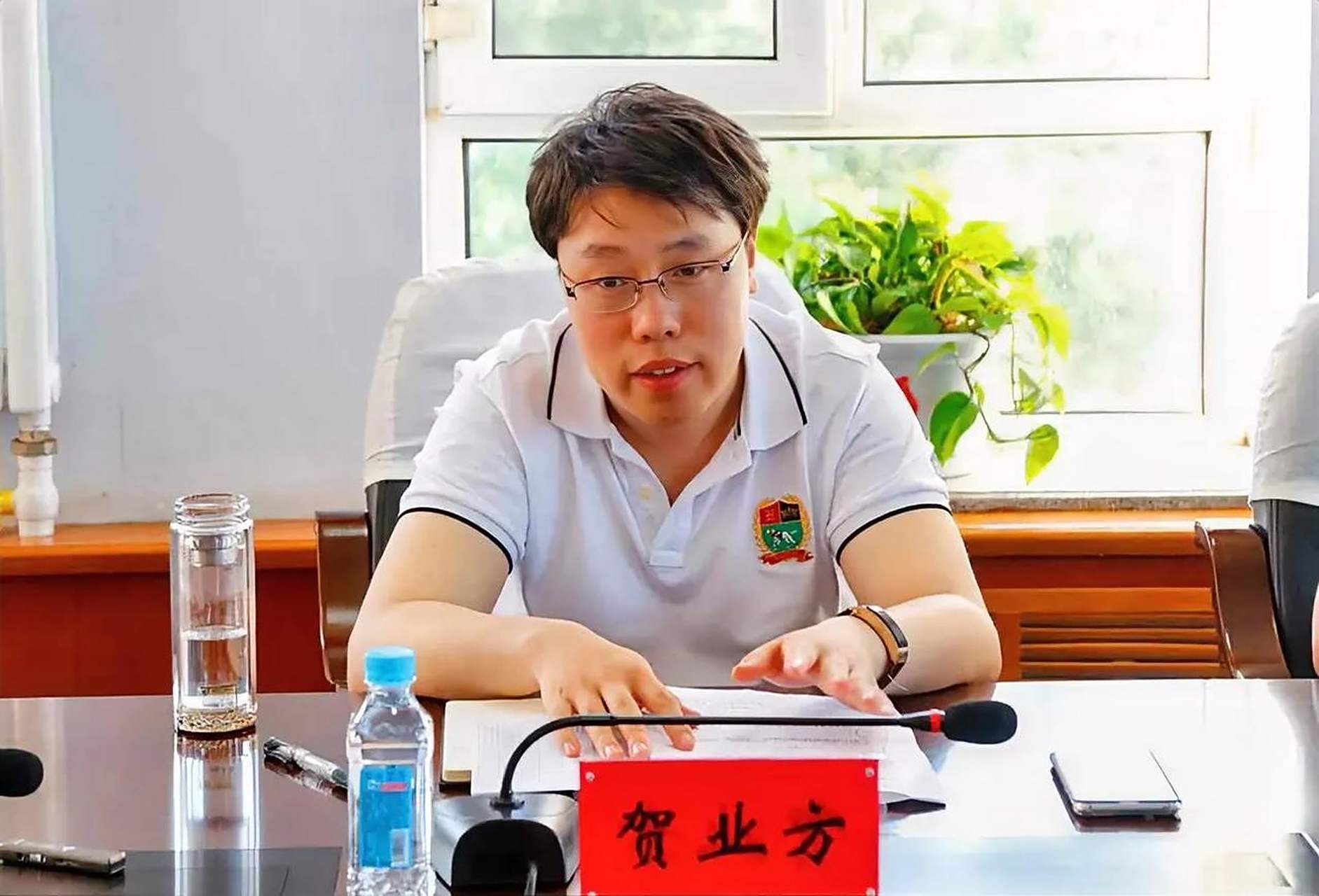 贺业方,1986年3月生,山东烟台人,37岁已满,现任黑