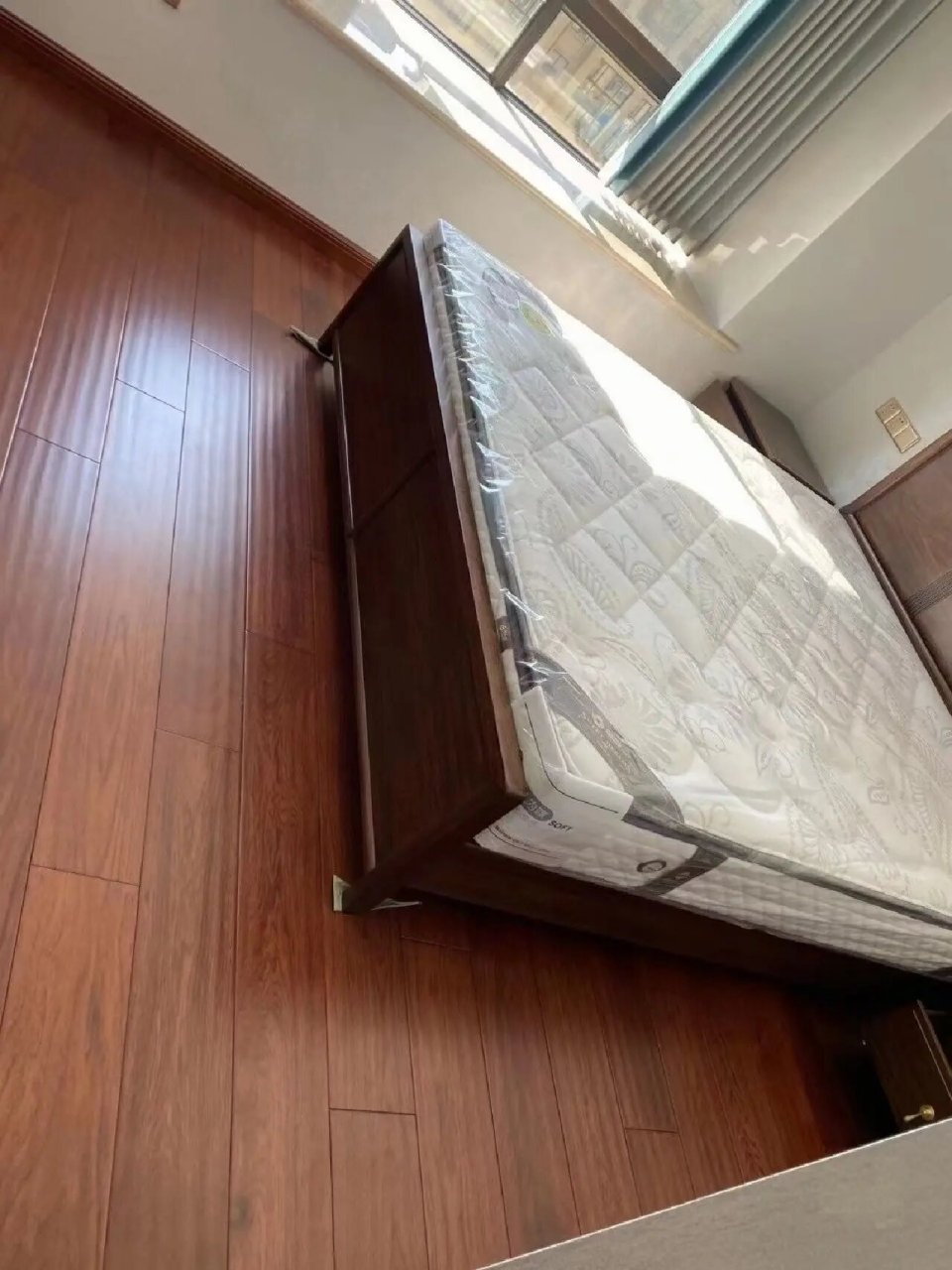 美国山核桃地板好不好78 美国山核桃切面光滑 钉着力强,力学强度高