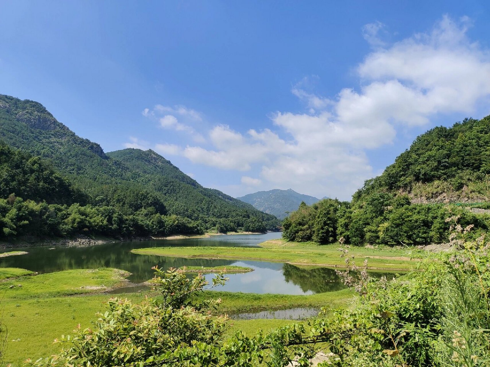 牯牛背水库 酷暑中去了趟牯牛背水库,风景还不错,还看到灵芝.