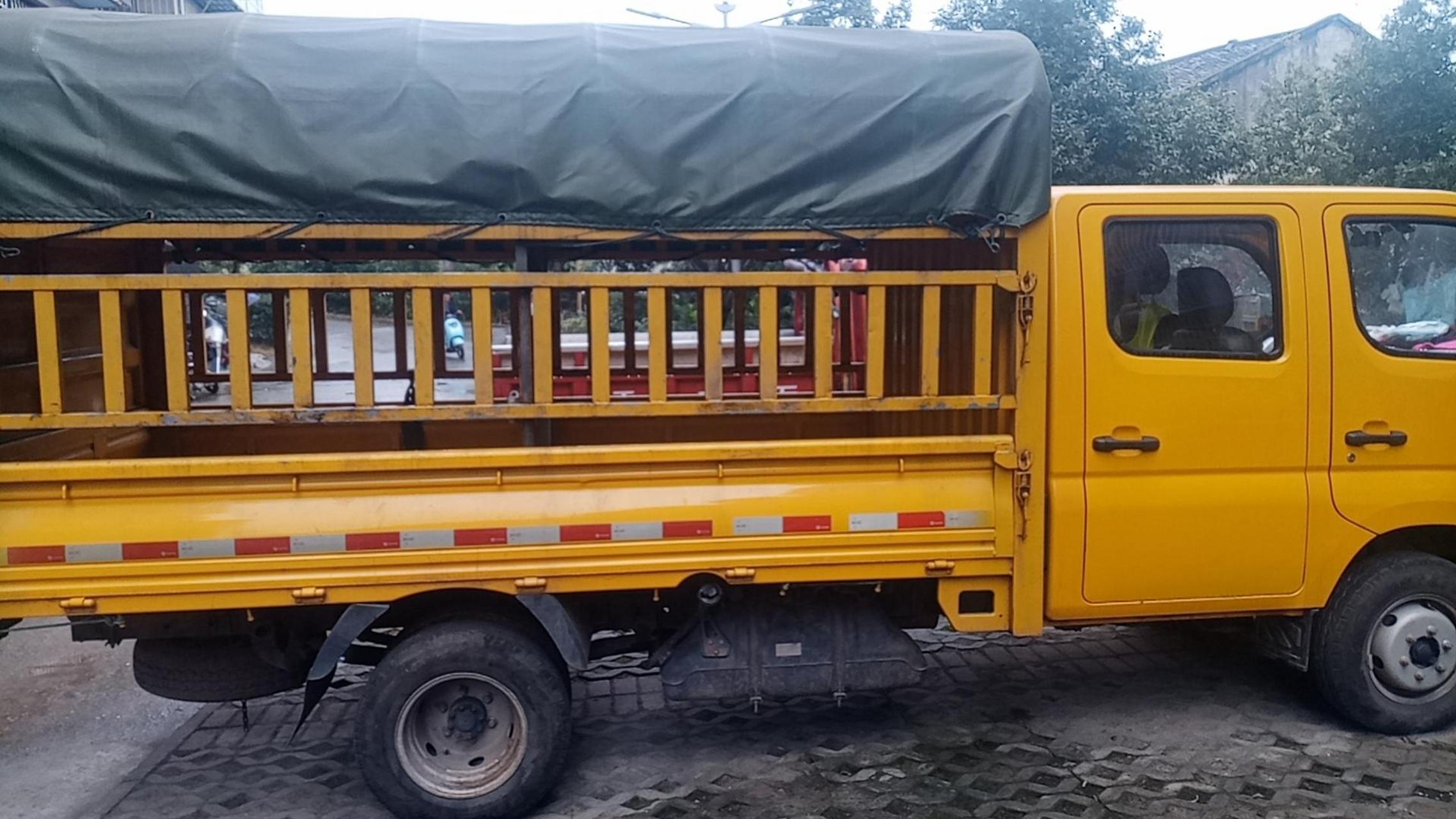 出售此车福田祥菱m2双排座,后双轮胎,带abs安全性能好,2年的车,2.