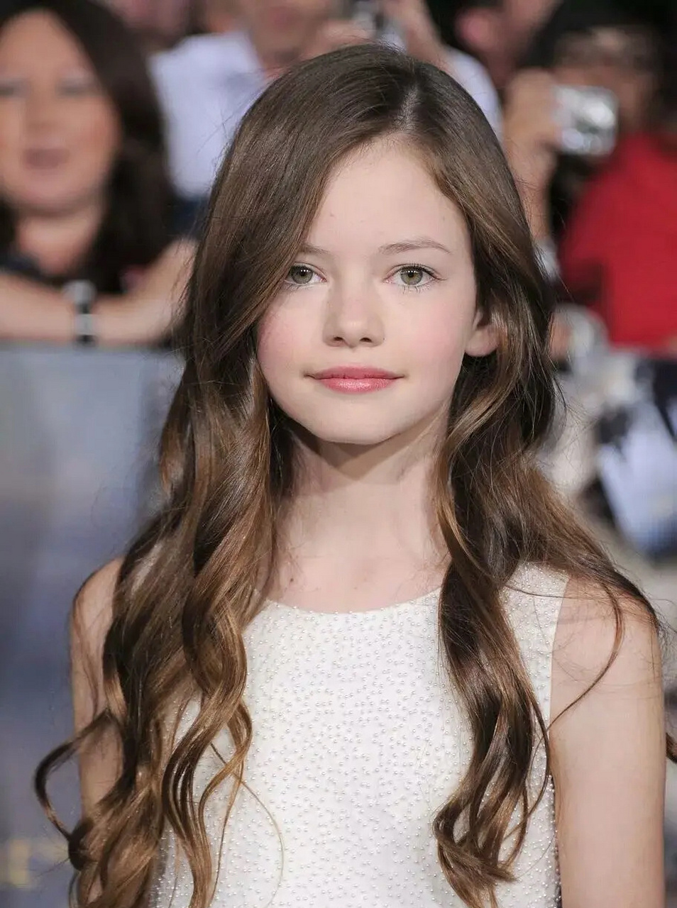 《暮光之城》里的童星麦肯基·弗依长大了颜值更高了