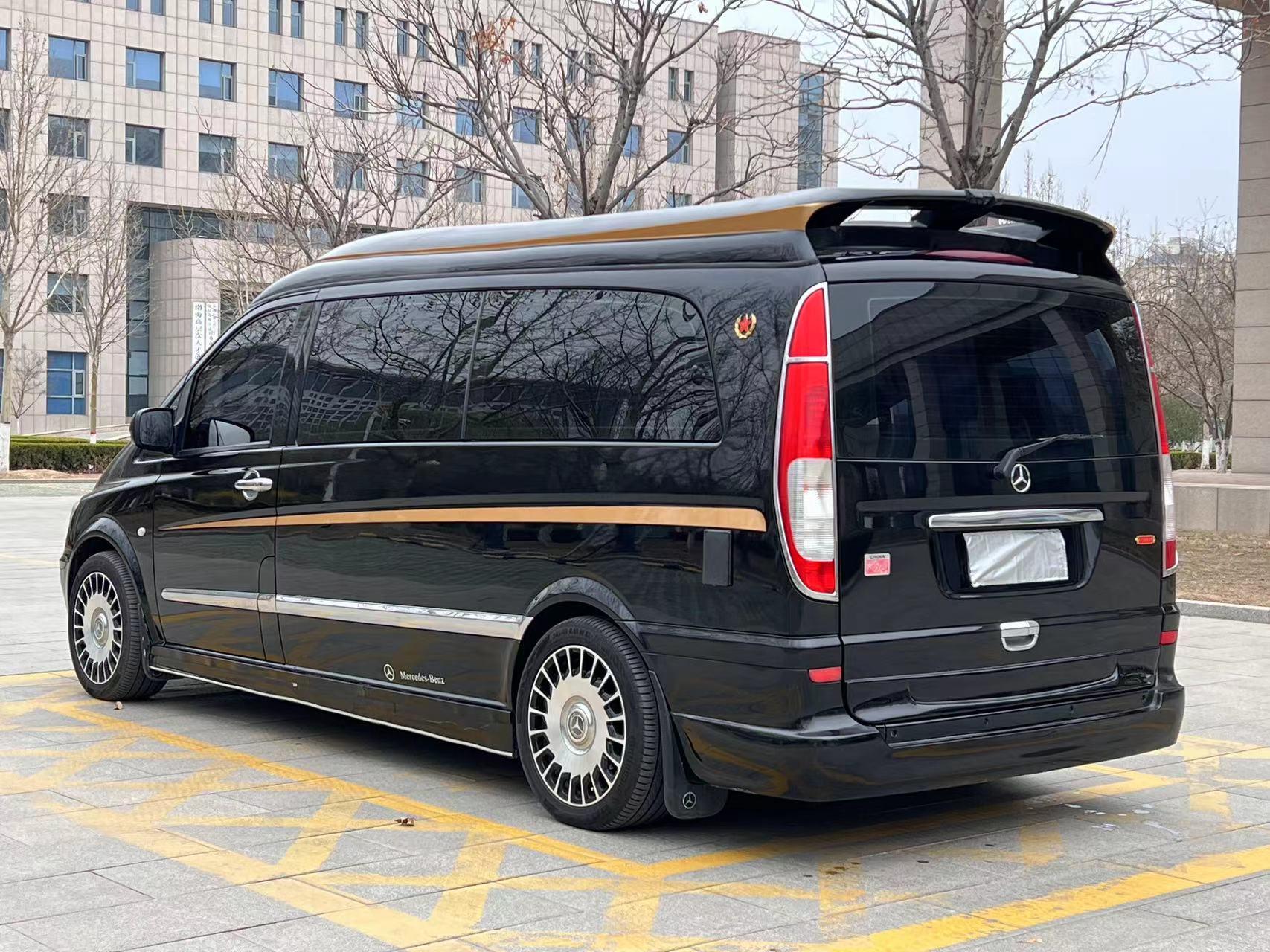 最新到2013年奔驰高顶威霆房车,原厂改装,新车上路100万左右,升降电视