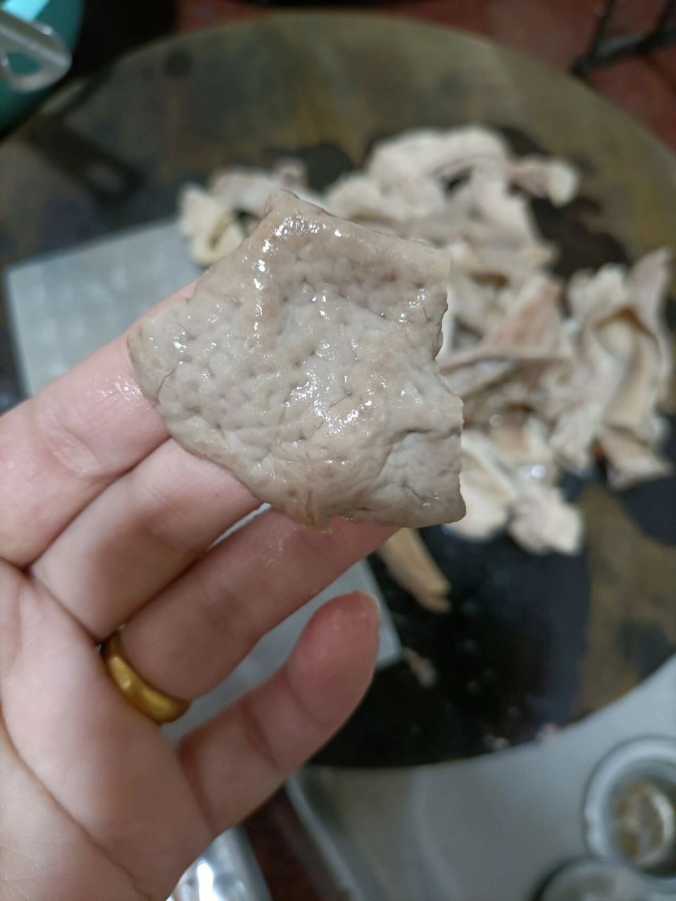 猪肚这样能吃吗 第一次看到这样,里面一点一点的