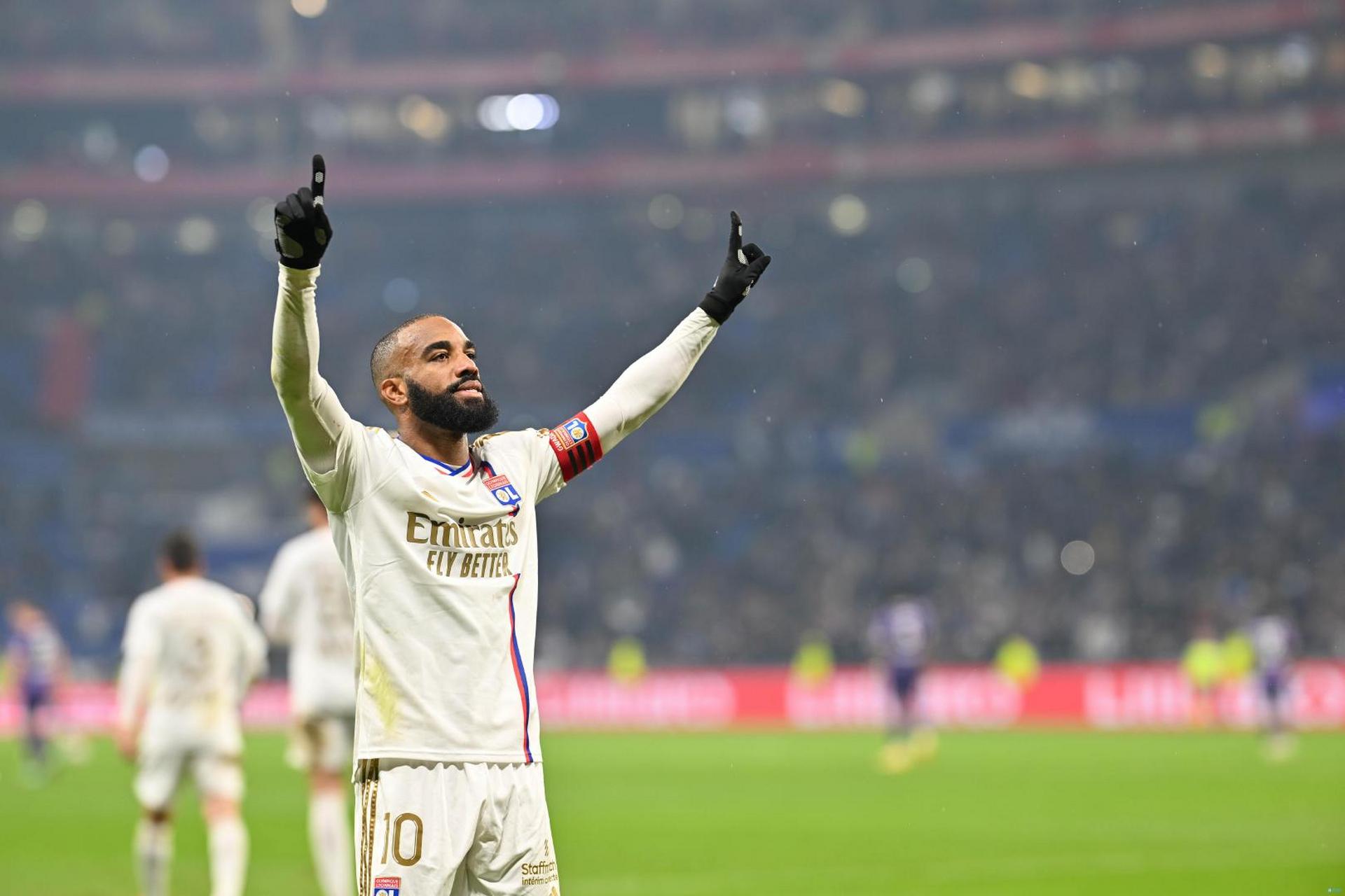 里昂豪取主场胜利,球队士气大涨 里昂豪取主场胜利,球队士气大涨