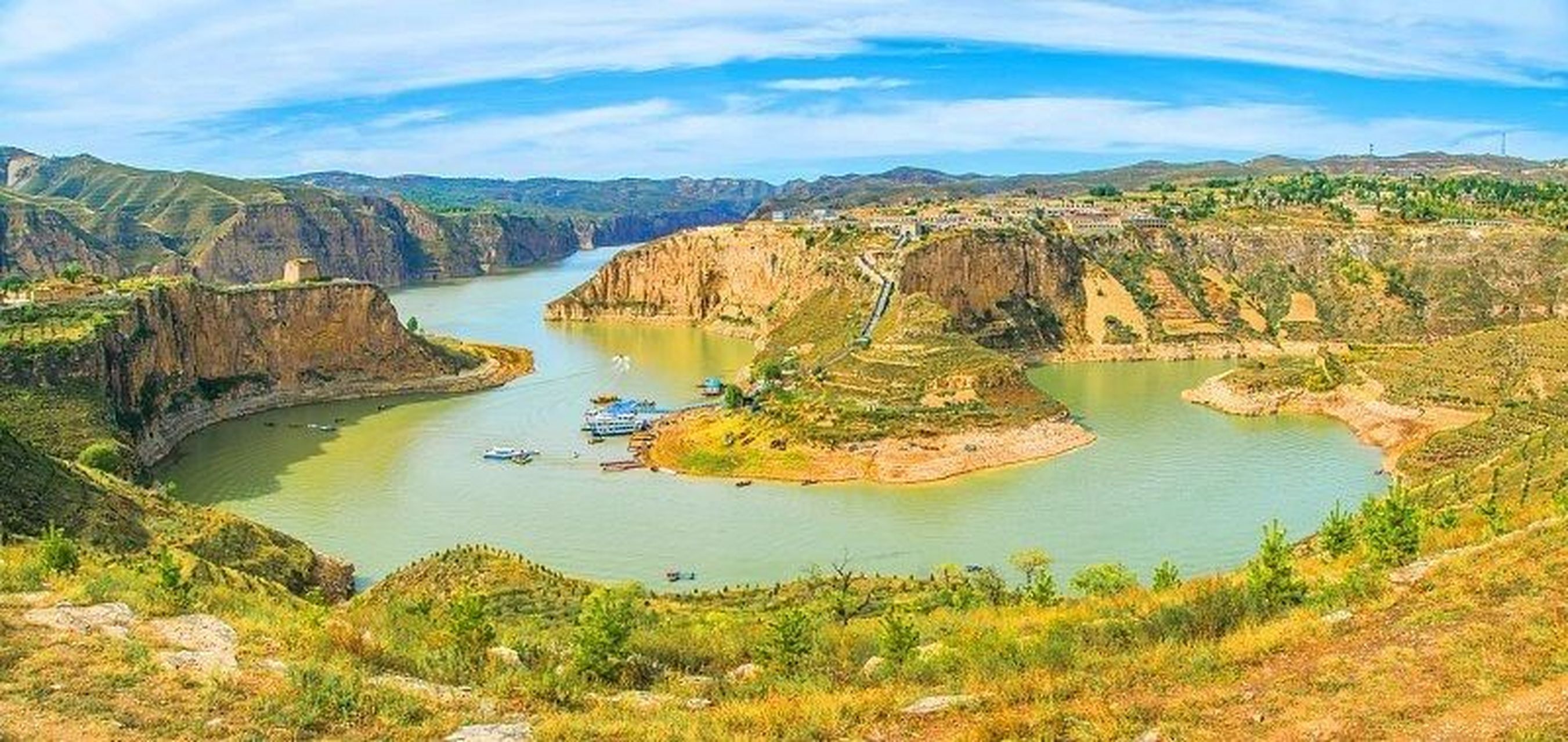 当地民谣提到的老牛湾位于山西省忻州市偏关县,黄河从这里入晋,内外