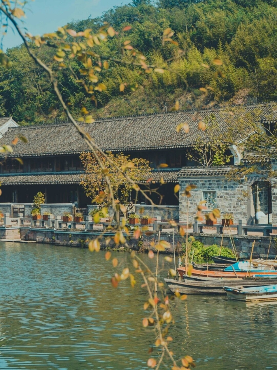 韩岭古村位于东钱湖畔,宁波十大古村之一.