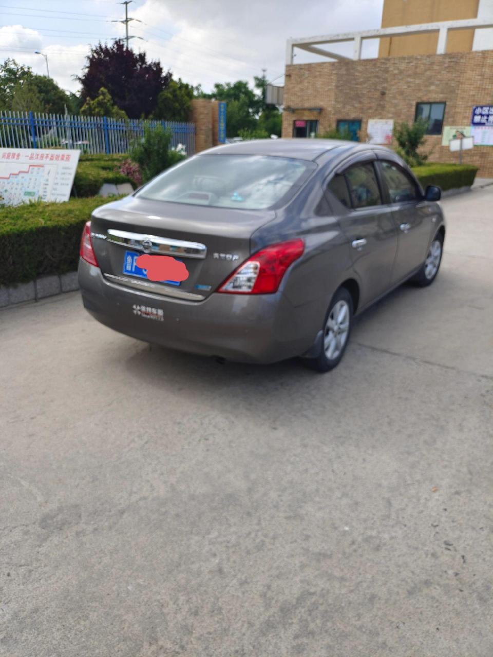 出售13年日产阳光.手动挡,超级省油,空间挺大,一万多块钱