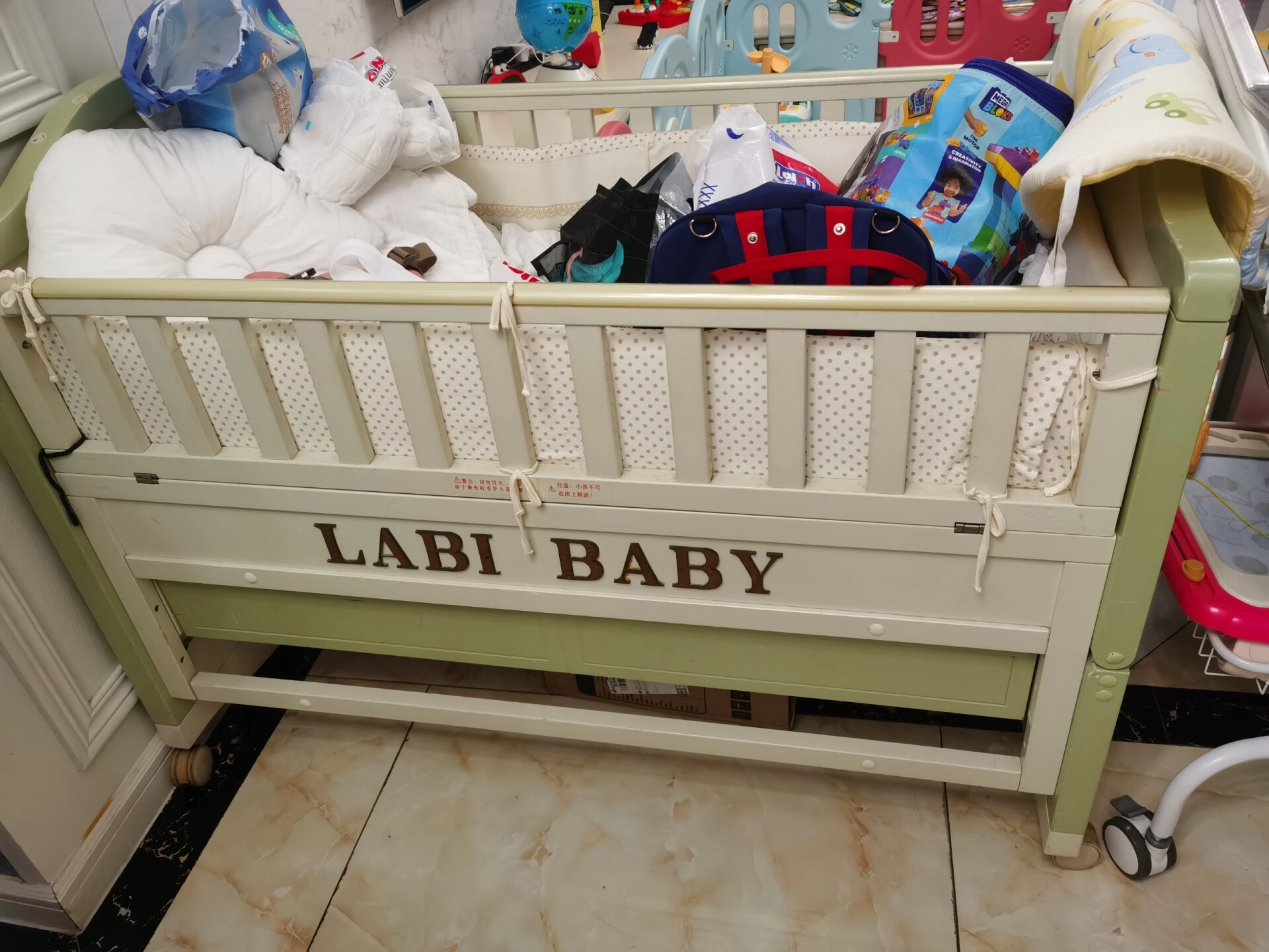 拉比婴儿床