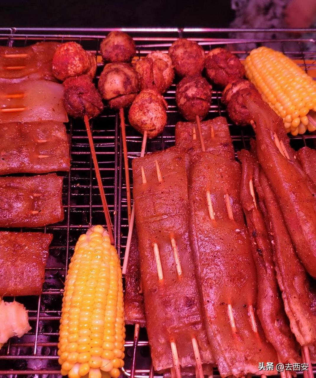 西安街头夜市上的黑暗料理烤活珠子,有人敢试试吗?