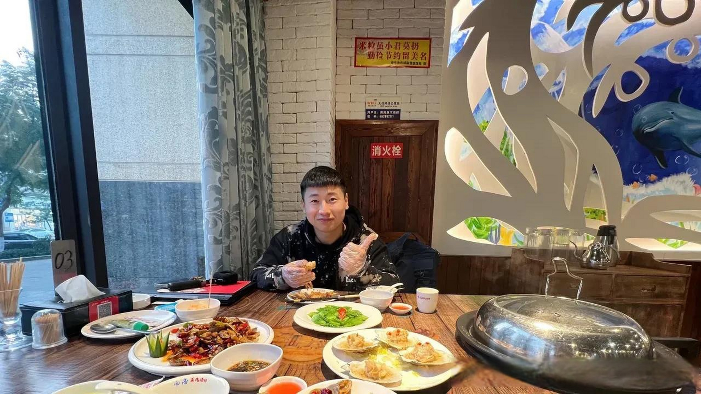 逍遥女魔头昨天视频公开了在阿拉木图和瘦猴见面,吃饭的故事,并且专门