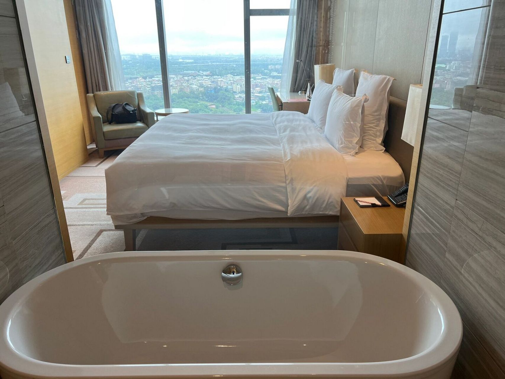 广州朗豪|你住过"白开水"五星级酒店吗?