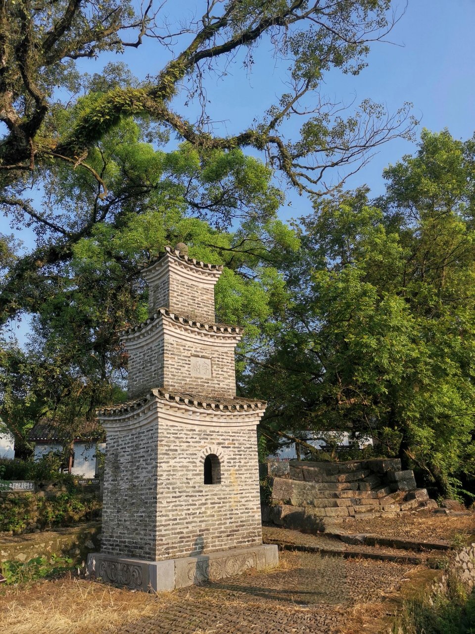 江头村,别名江头洲,广西壮族自治区桂林市灵川县九屋镇下辖行政村