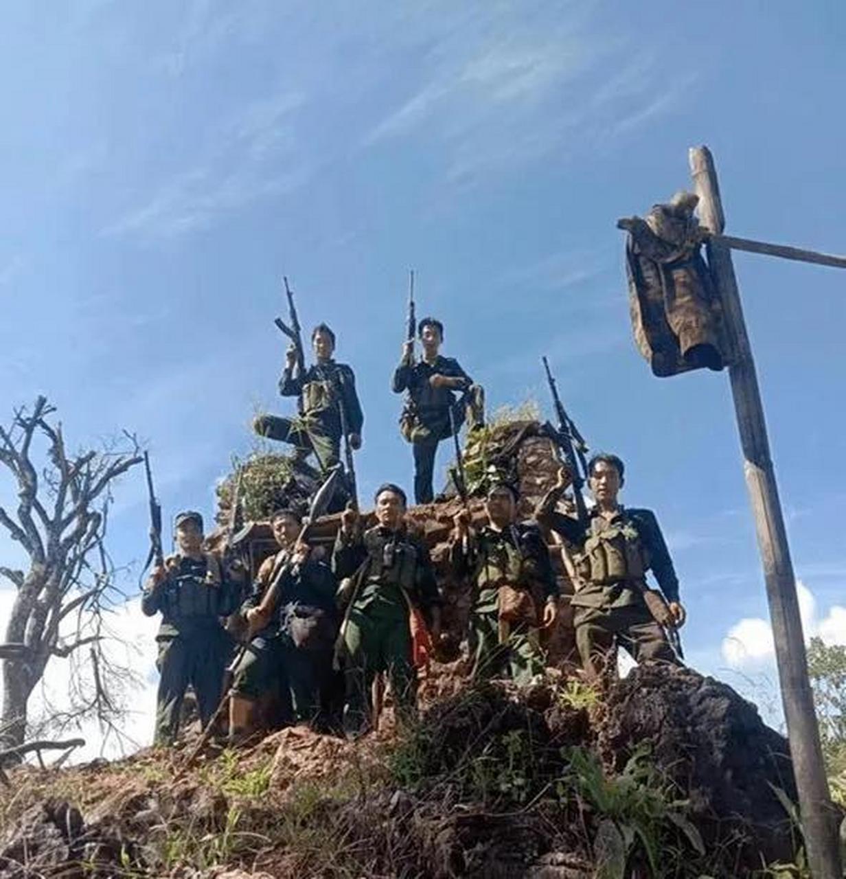 自从敏昂莱于2021年2月1日率领军队政变以来,缅甸一直处于动荡之中.