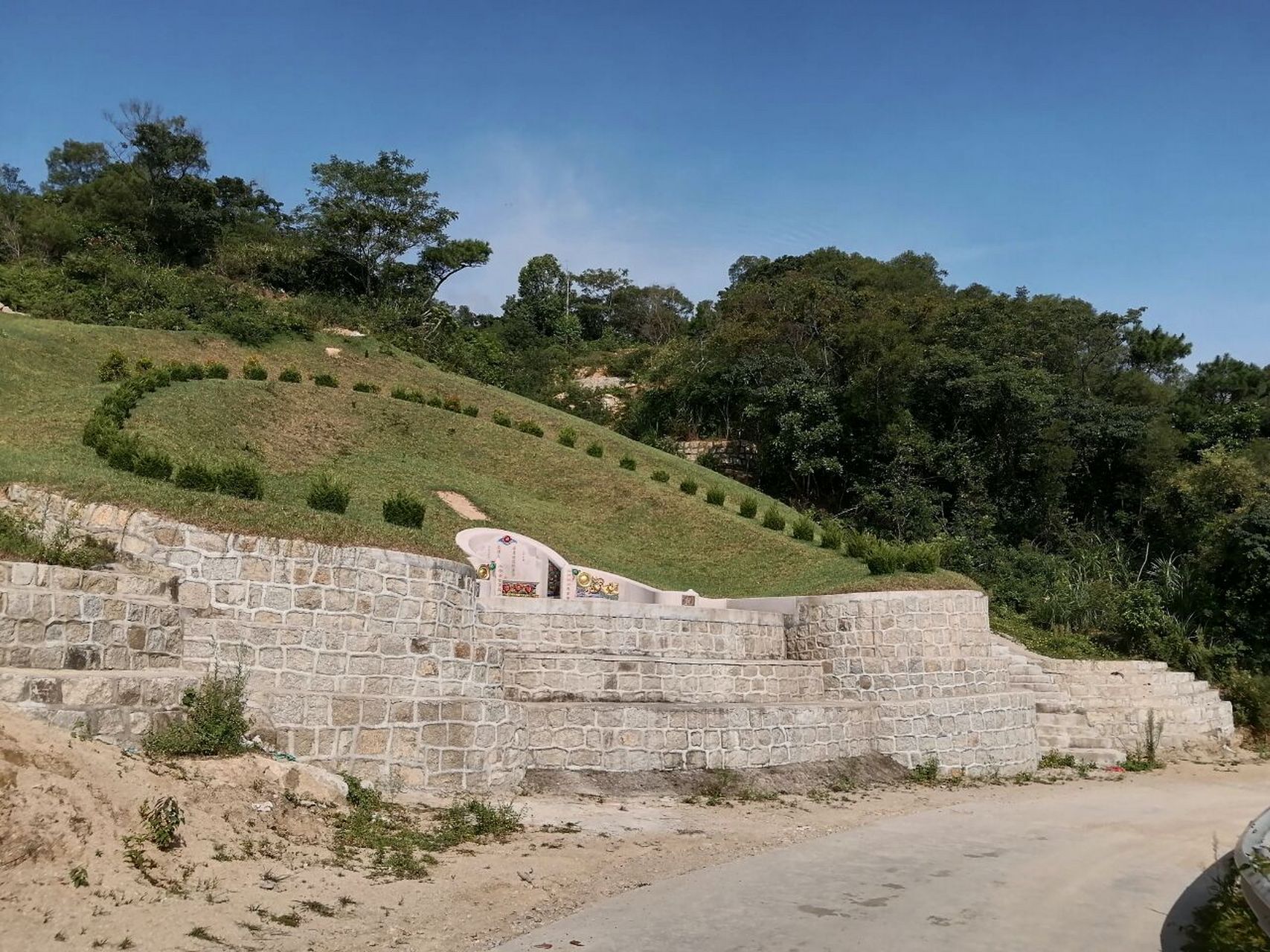 潮汕地区的墓制:摄于大龙溪一级水库附近 笔者走访多个地方,发现每个