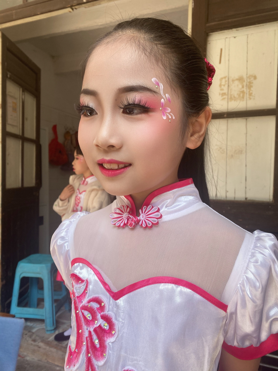 朗诵比赛简单清水妆容 简单清水妆容朗诵