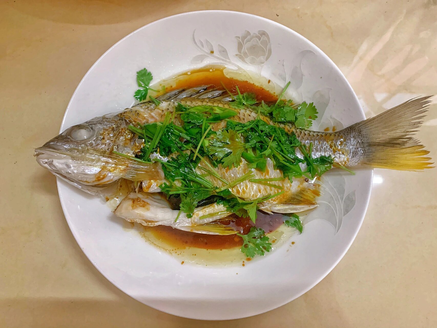 清蒸黄脚腊鱼 超好吃,这个酱油捞饭可以吃3碗 这次不用葱了,用了自己