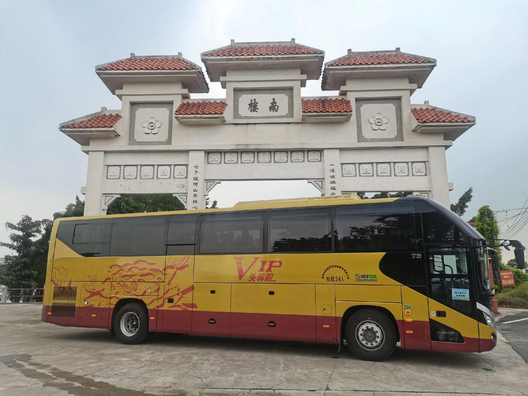 全珠海只有两台最新款宇通2 1(34座)商务大巴和19座,36座,50座,全系