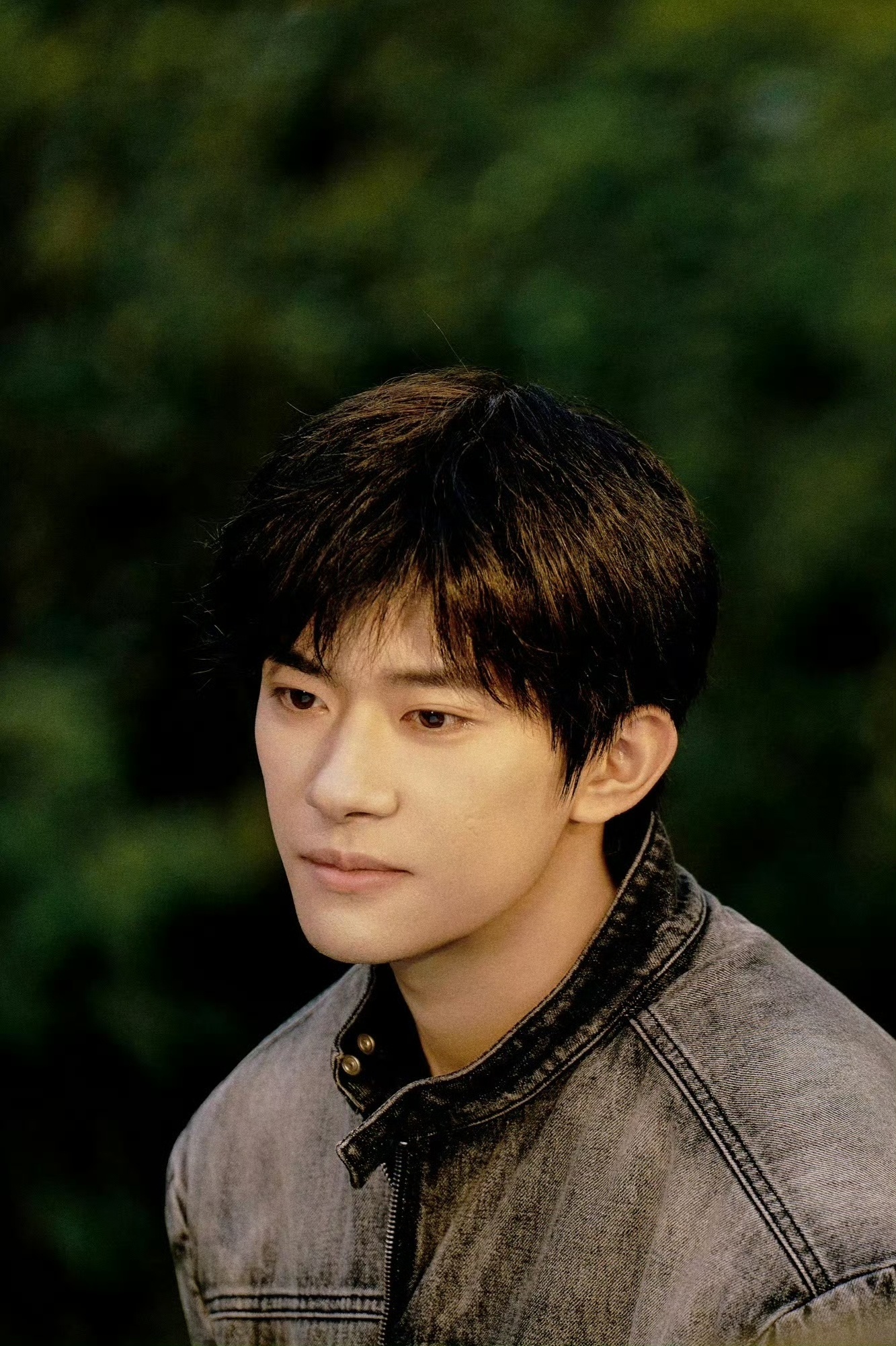 易烊千玺白发挑染##易烊千玺卷发少年感#易烊千玺和挑染发型的适配度