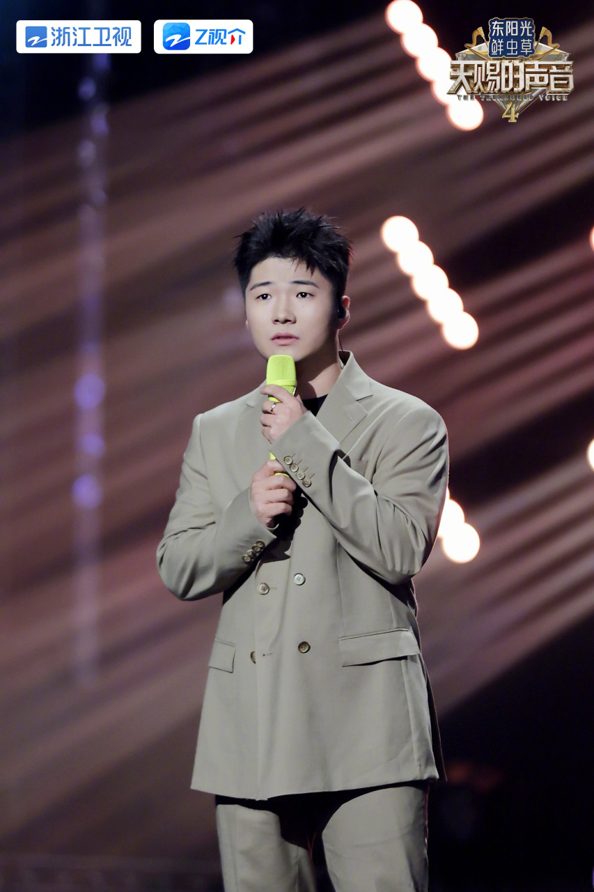 天赐的声音 小声翻了翻壁纸库,再来送上歌手白小