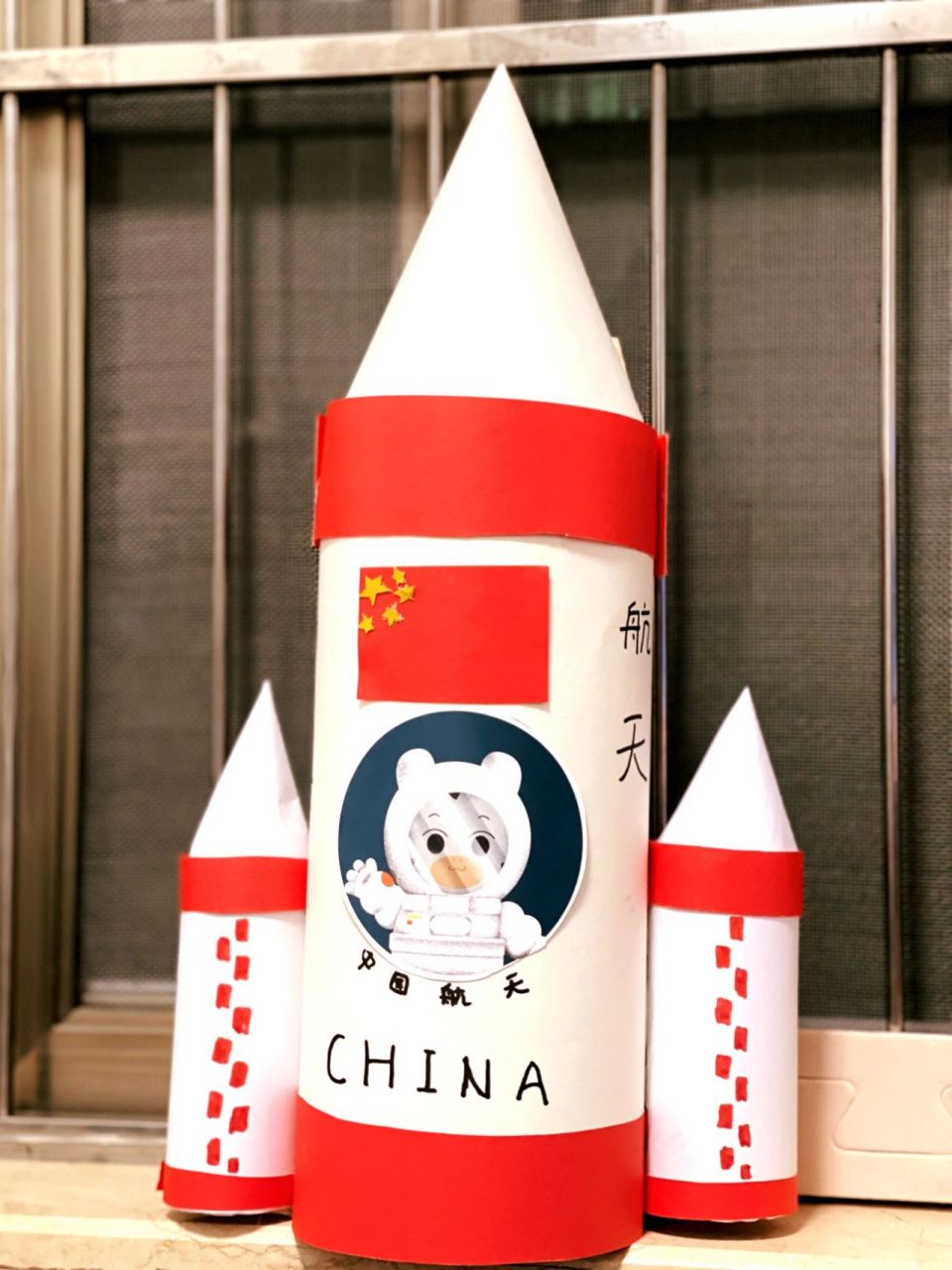 幼儿园亲子手工制作交通工  幼儿园布置的亲子作业—手工交通工具制作