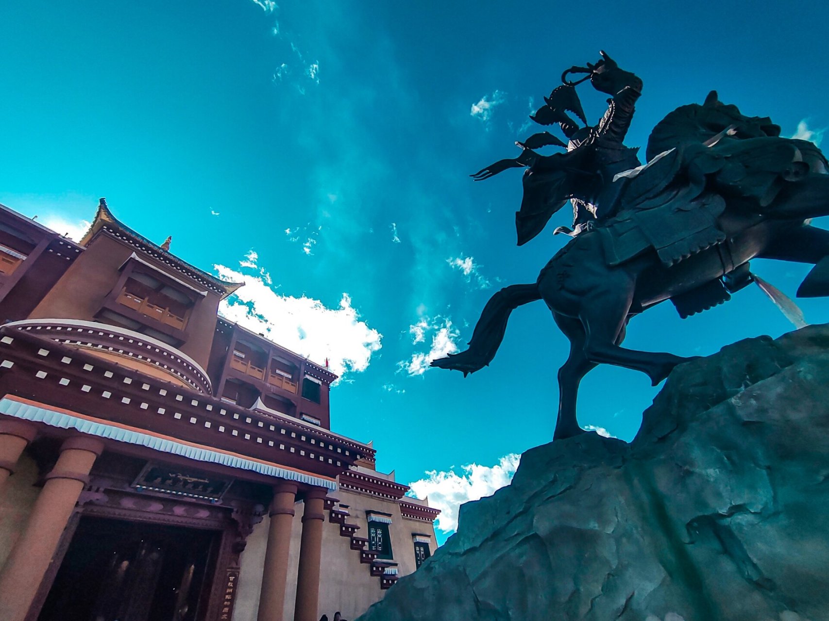 川西行⑤ 甘孜  格萨尔王城   红色记忆 格萨尔王是在史诗传唱过程中