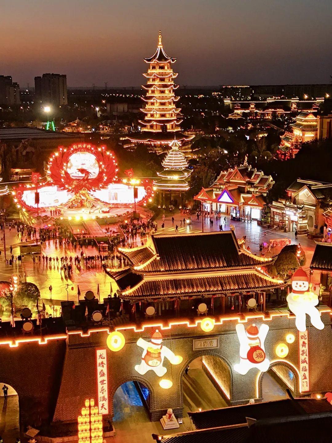 在长江中游的南岸 有一座承载着数千年文明的城市 荆州