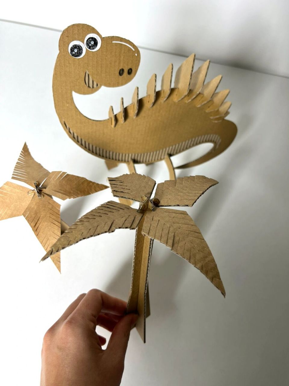 改造# #快递箱改造# #废物利用# #恐龙手工# #剑龙# #手工diy# #瓦楞