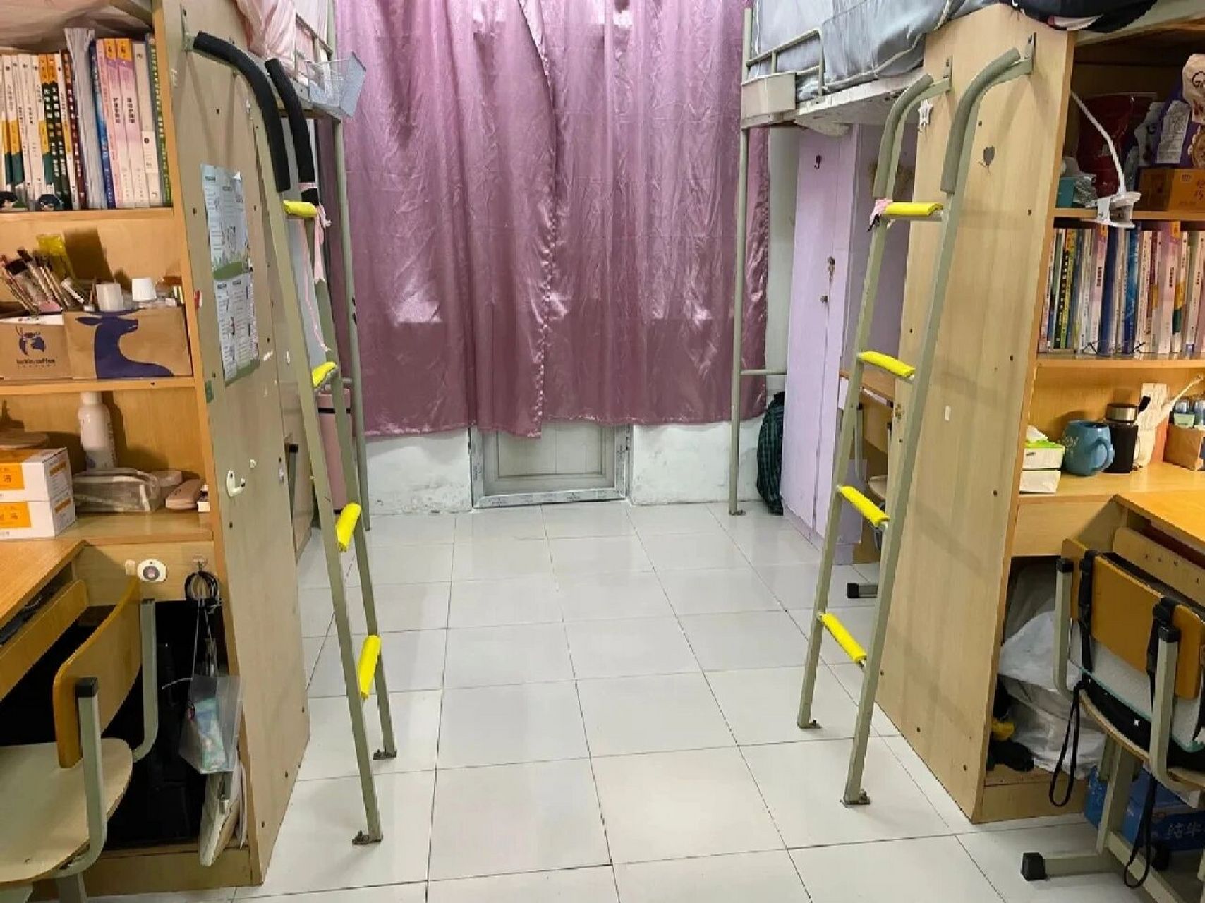 宁卫宿舍,有洗衣机,可用吹风机 宁卫的宿舍 四人寝上床下桌 独立卫浴