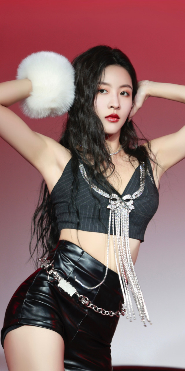 孙芮新歌藏笑舞蹈版壁纸