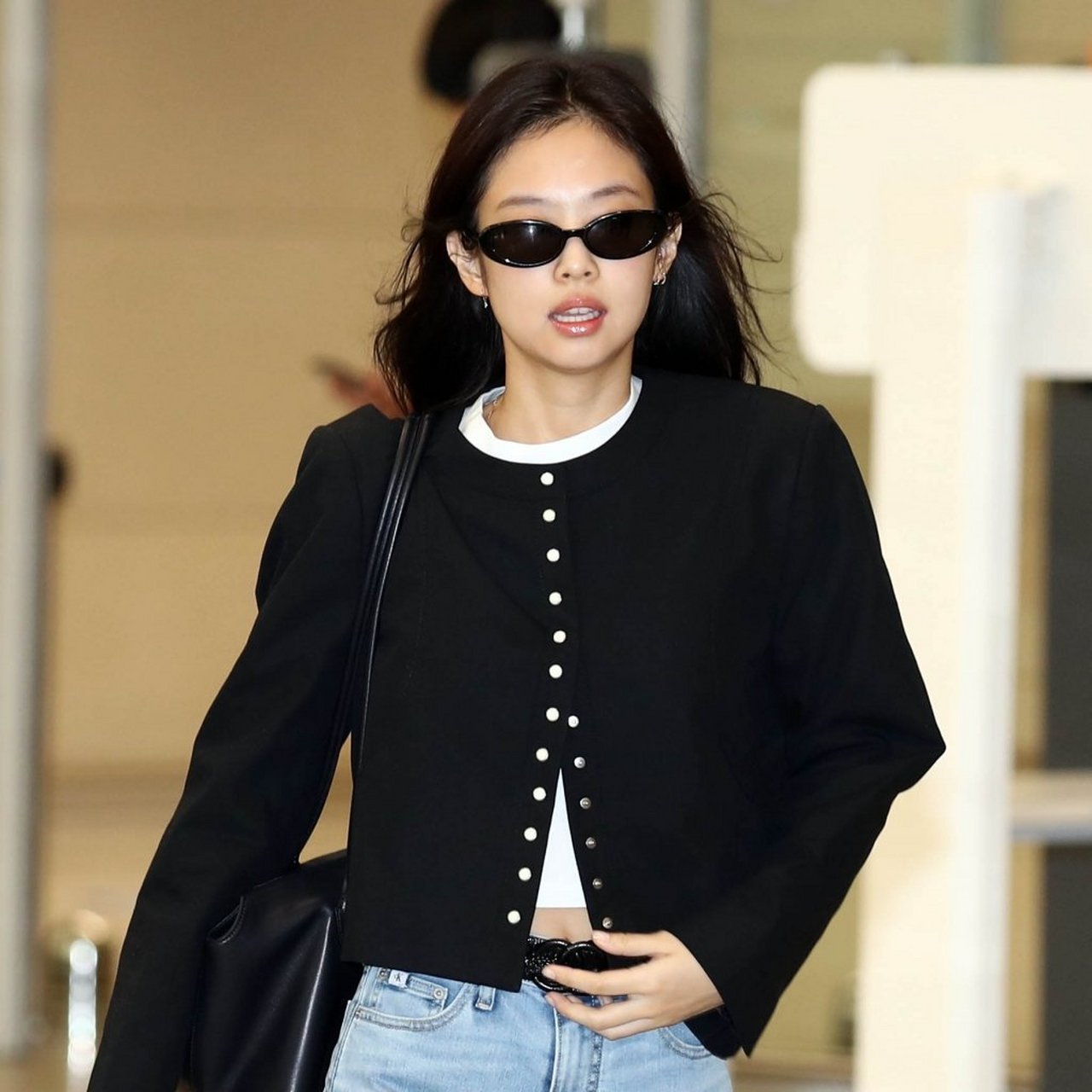 jennie最新机场街拍私服,优雅名媛妮妮!