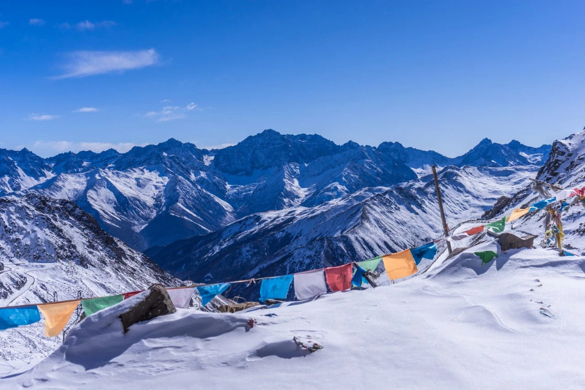 99景点介绍: 巴朗山位于四川阿坝州小金县东,距成都200余公里,海拔