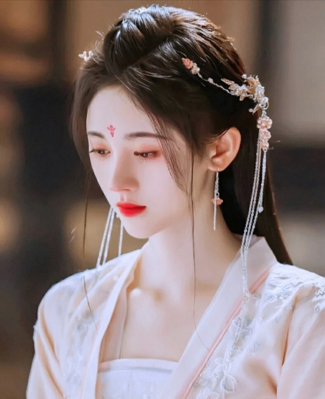 来看看鞠婧祎古装图片吧! 《如意芳霏》傅容(鞠婧祎)