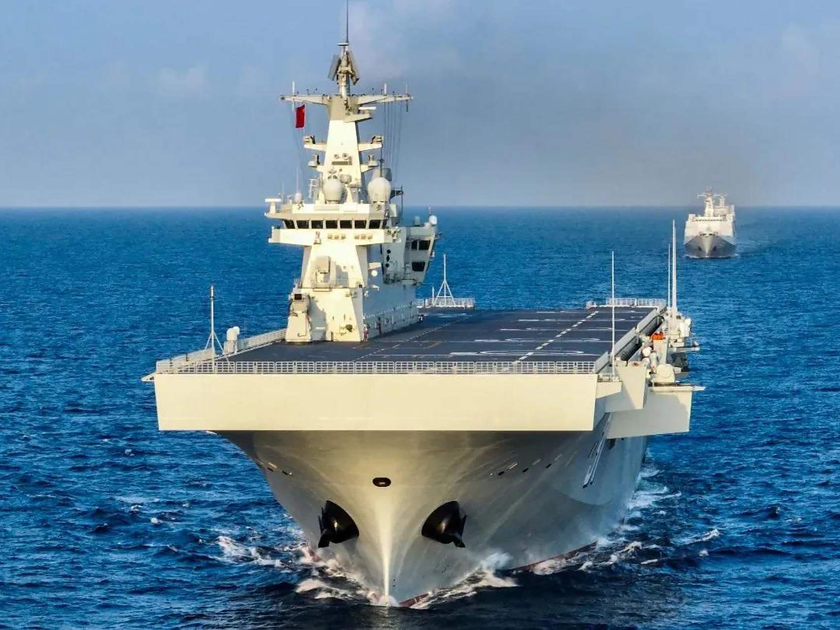 新任海南舰舰长张美玉,贵州人.