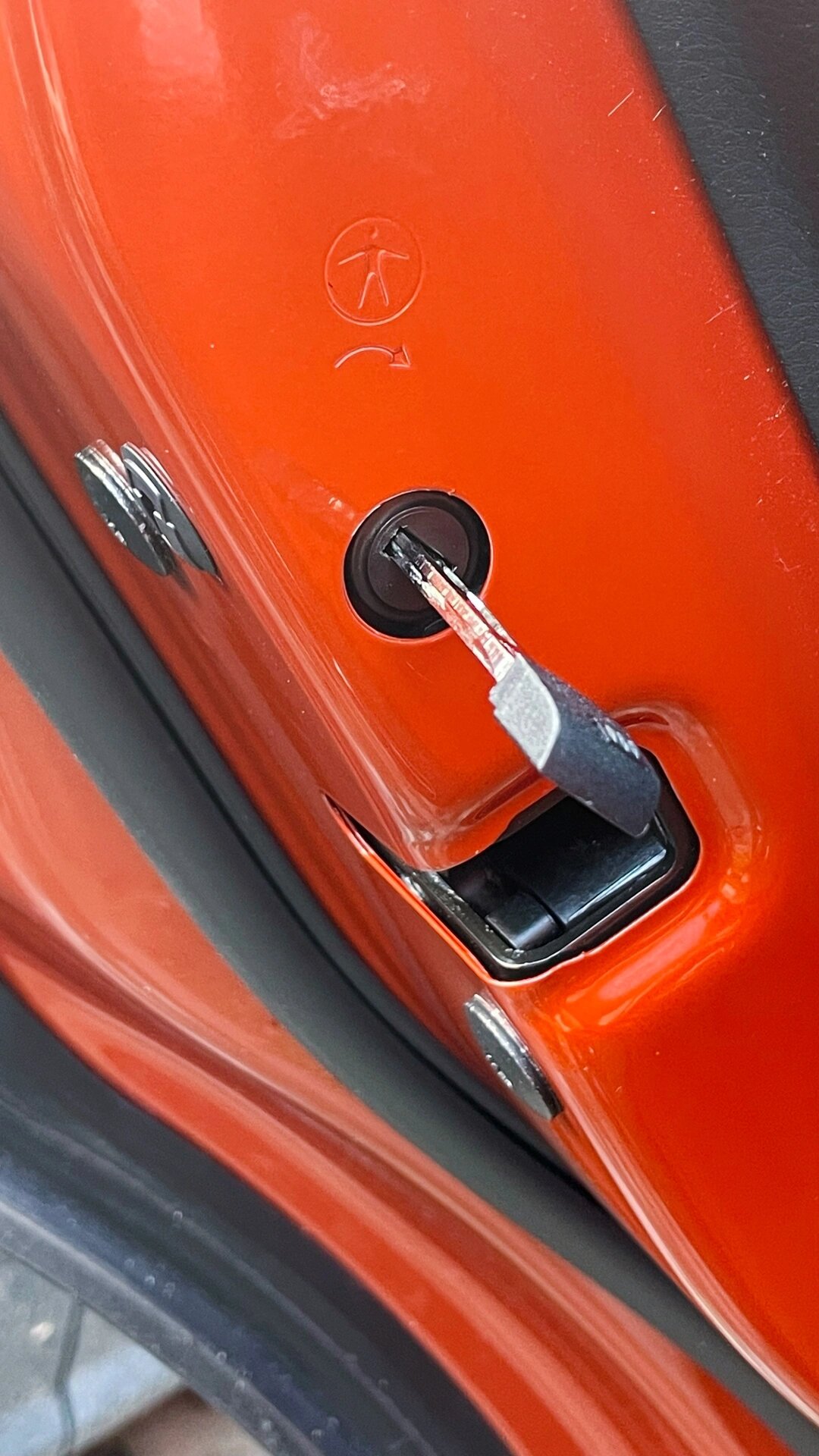 保时捷macan|如何设置儿童锁? 不知到儿童锁在哪?