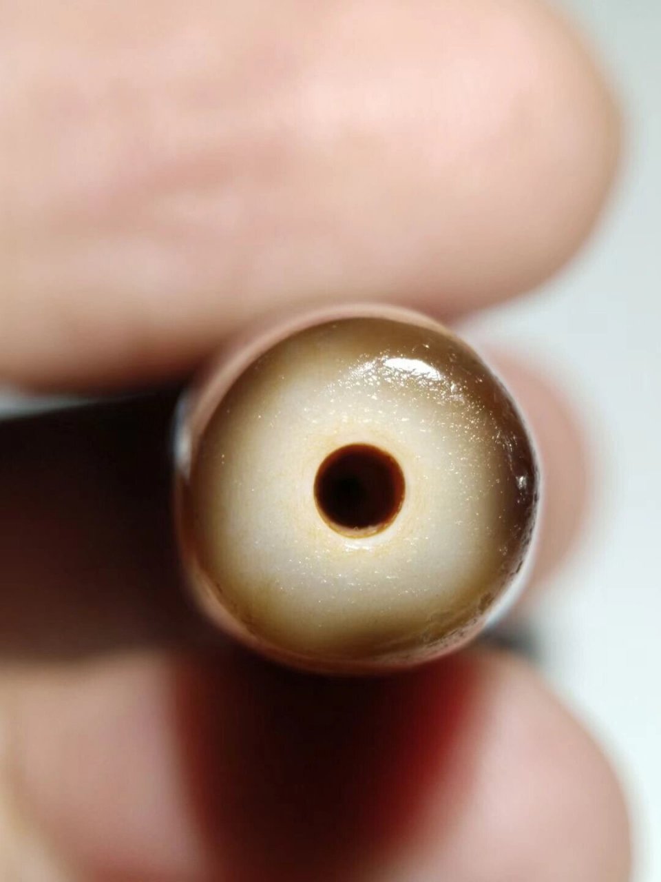 高油润至纯扎基拉姆天珠 通体白化白芯,泌色唯美老味,风化包浆饱满.