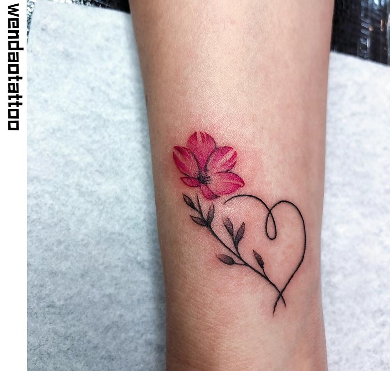 小清新花朵纹身 小手臂小清新花朵纹身. 非常有意思的图案.