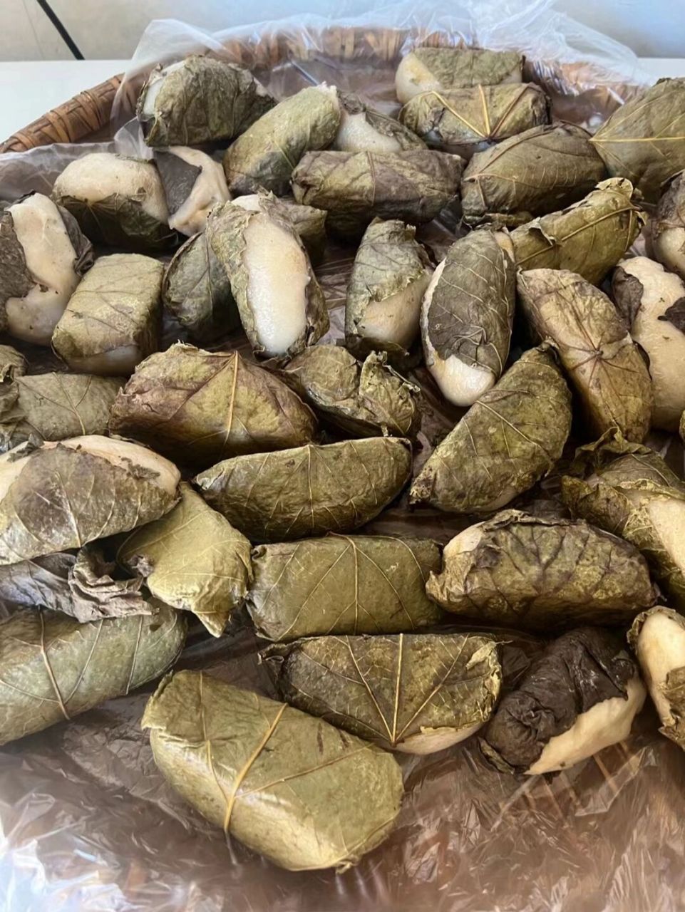 衡阳人都吃的桐叶粑粑,你们那吃吗? 民以食为天,食以粮为源.眼下正是